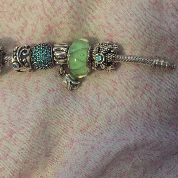 Beautiful pandora bracelet - Picture 4 of 4